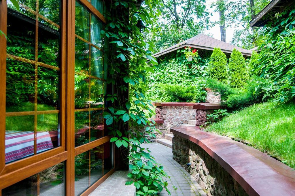 Kolyba House Hotel Kyiv Exterior photo
