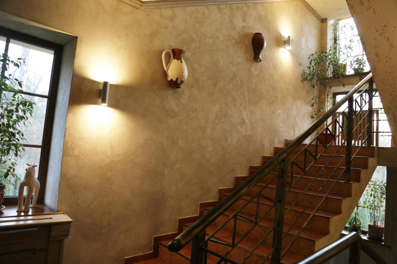 Kolyba House Hotel Kyiv Exterior photo